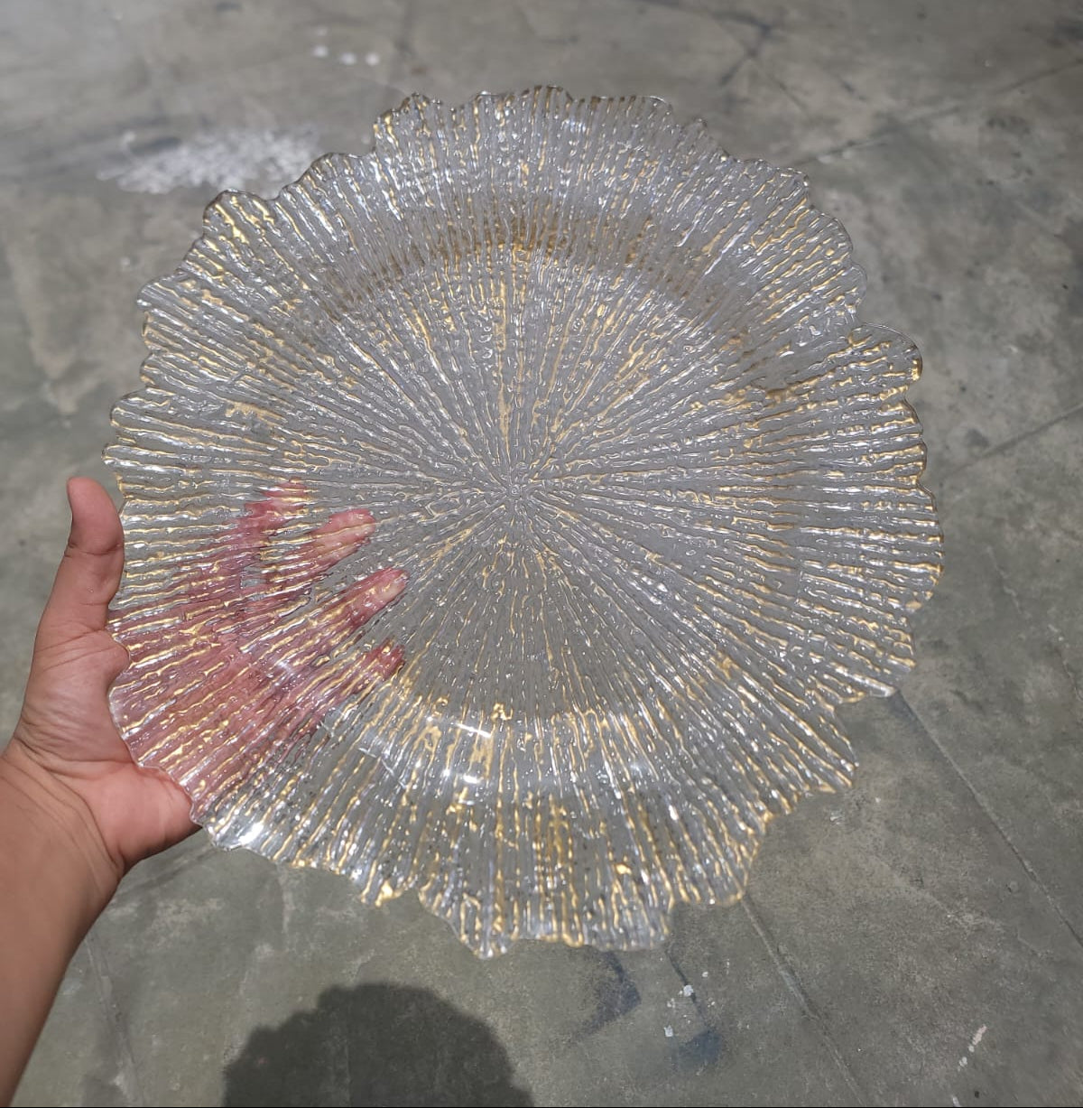 PLATO BASE TRANSPARENTE MANCHAS DORADAS🍽️✨
